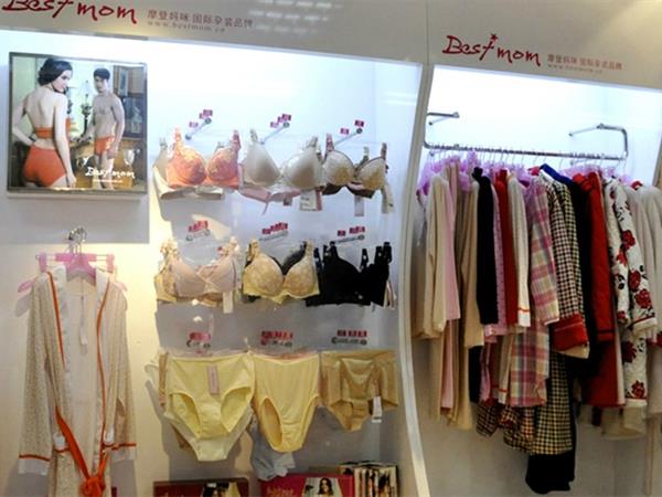 摩登妈咪亲子装店铺展示