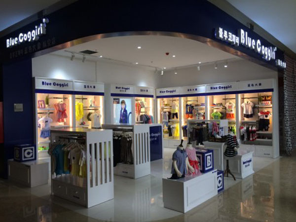 蓝色大象时尚童装店铺展示
