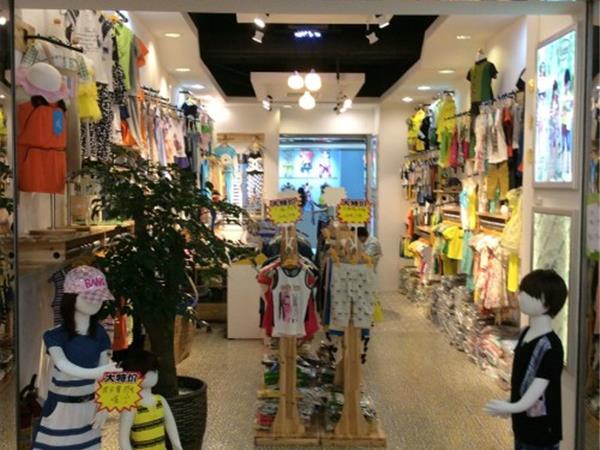 TONGCUIWU时尚童装店铺展示