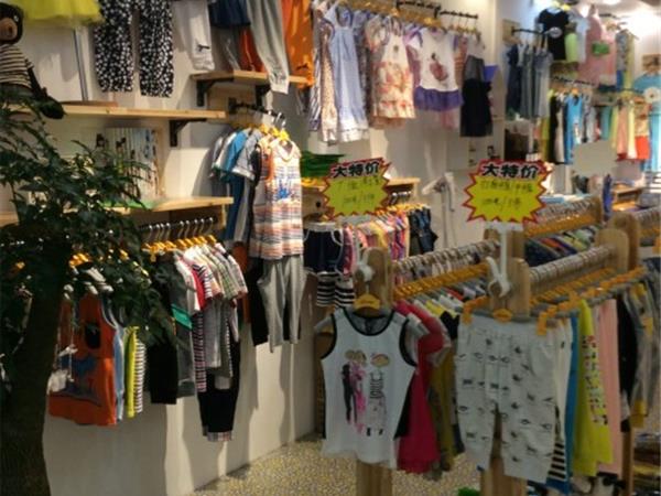 TONGCUIWU时尚童装店铺展示