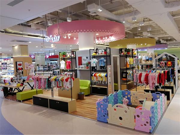 迪士尼宝宝时尚童装店铺展示