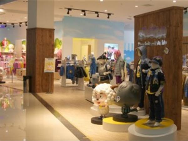 喜羊羊与灰太狼婴童装店铺展示