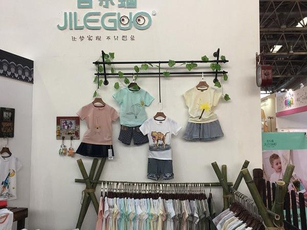 吉乐蝈时尚童装店铺展示