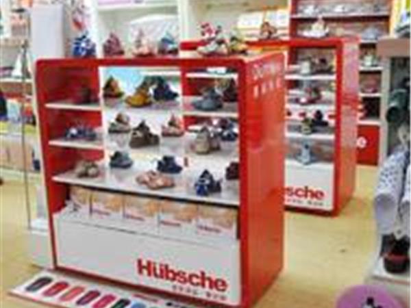 惠步舒韩版童装店铺展示