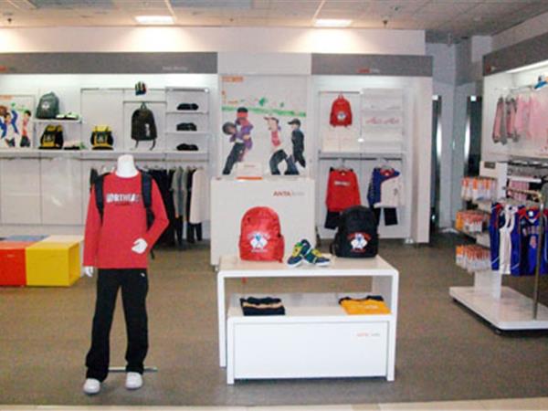 安踏时尚童装店铺展示