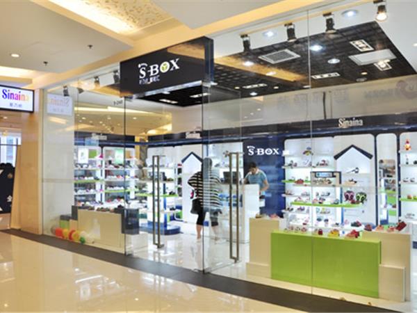 斯乃纳婴童装店铺展示