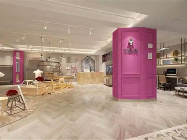 布岛小伊时尚童装店铺展示