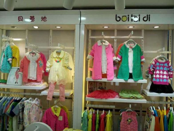贝蕾地时尚童装店铺展示