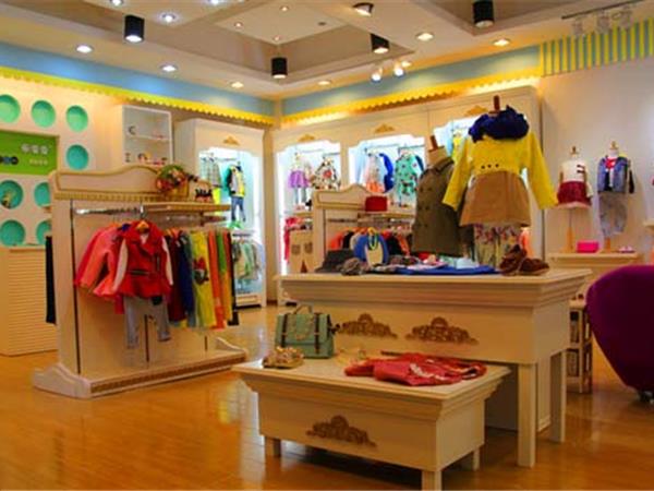 乐歪歪时尚童装店铺展示