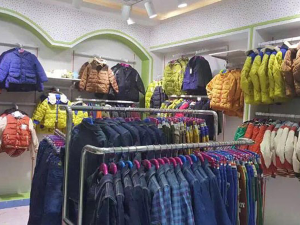 米奇米妮婴童装店铺展示