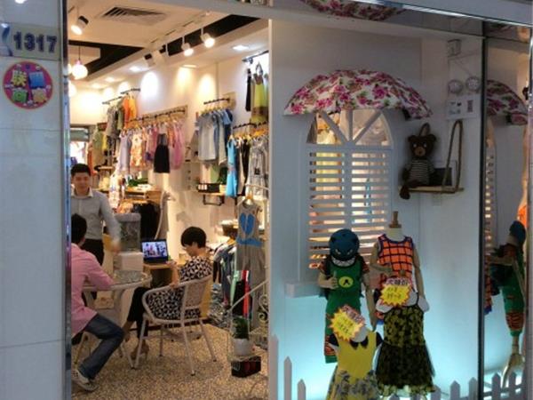 TONGCUIWU时尚童装店铺展示