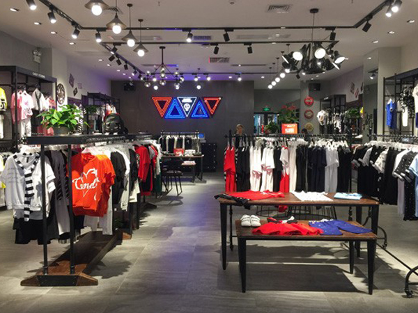糖果布丁时尚童装店铺展示