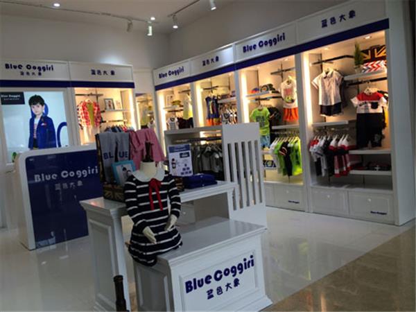 蓝色大象时尚童装店铺展示