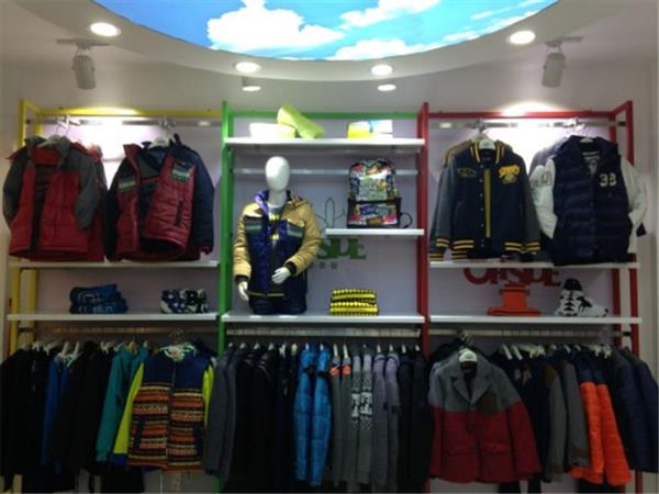 越位少年装青少年装店铺展示