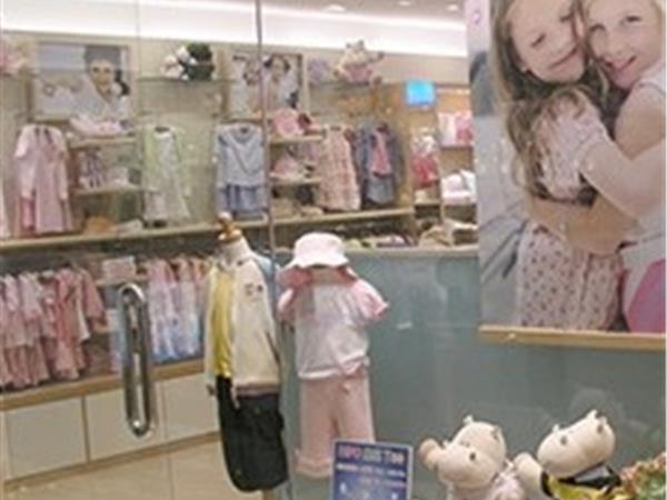迪尼巴拉青少年装店铺展示