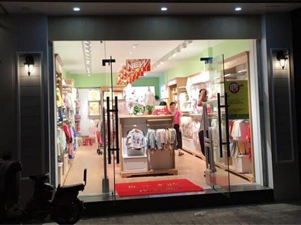 童泰婴童装店铺展示