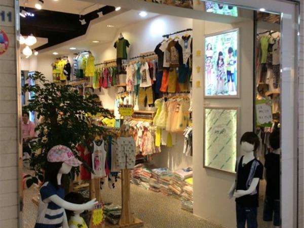 TONGCUIWU时尚童装店铺展示