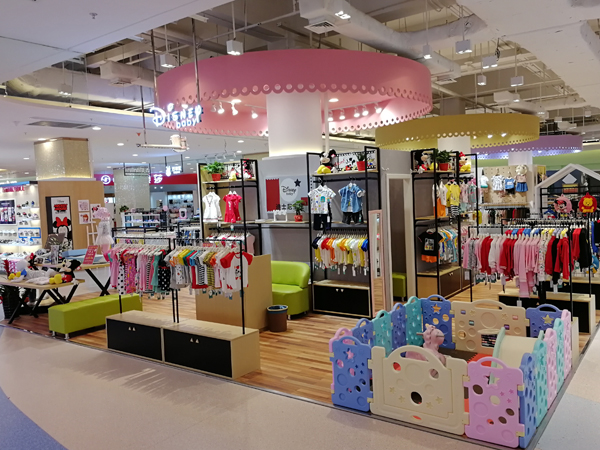 迪士尼宝宝时尚童装店铺展示