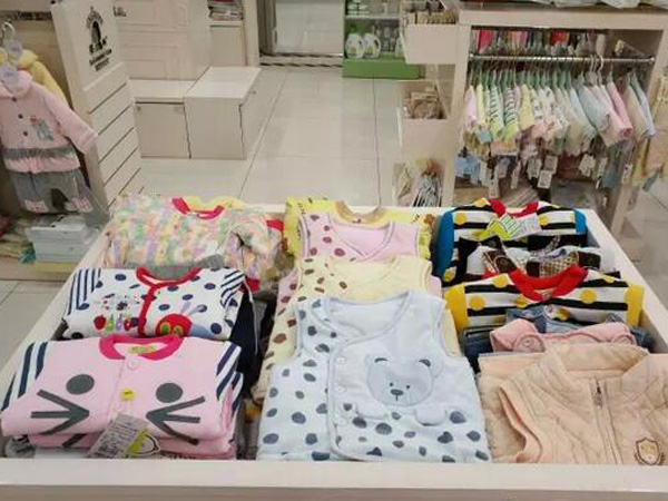 童泰婴童装店铺展示