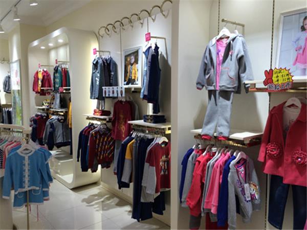 迪乐菲儿时尚童装店铺展示
