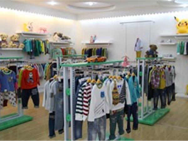 乐歪歪时尚童装店铺展示