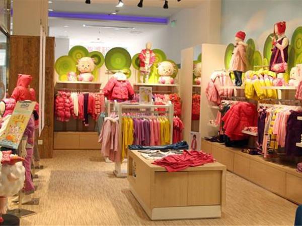 喜羊羊与灰太狼婴童装店铺展示