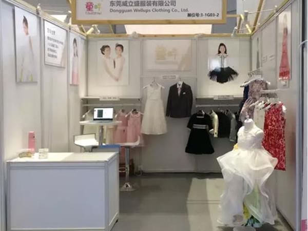 童畔时尚童装店铺展示