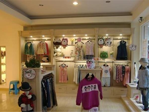 灰鹿时尚童装店铺展示