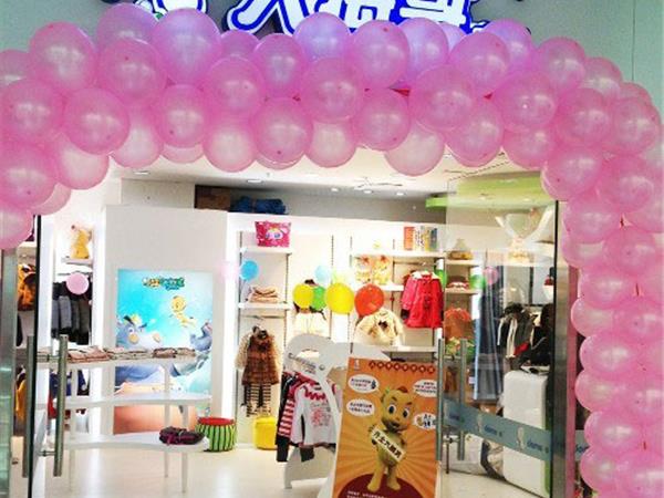 大拇哥家族婴童装店铺展示