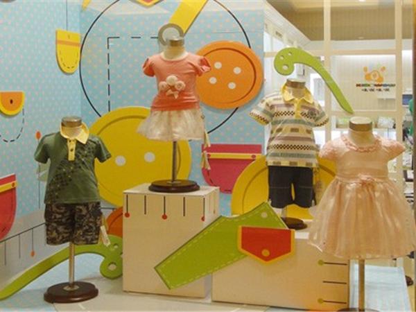 哇喔森堡婴童装店铺展示