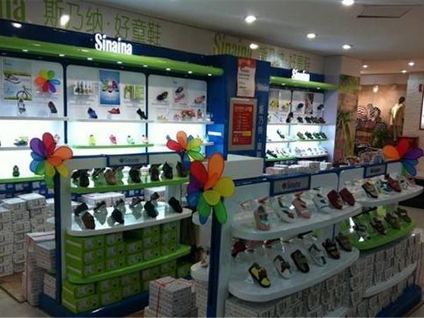 斯乃纳婴童装店铺展示