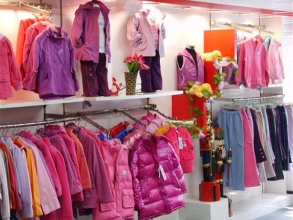 贝贝狗时尚童装店铺展示