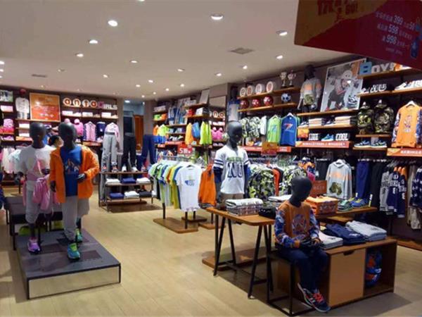 安踏时尚童装店铺展示
