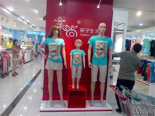 亲尚亲子装时尚童装店铺展示