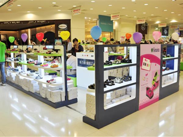 斯乃纳婴童装店铺展示