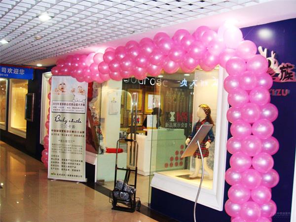 龙泽一族时尚童装店铺展示