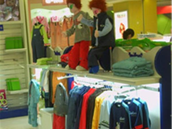 小可米露时尚童装店铺展示