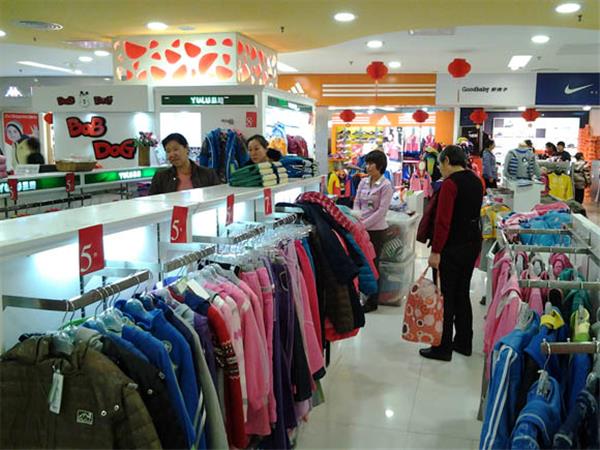 昱璐时尚童装店铺展示