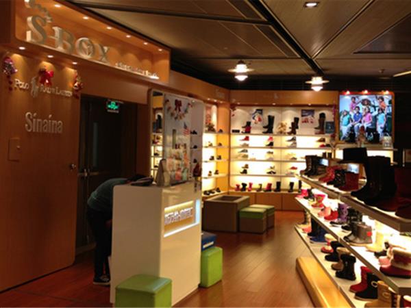 斯乃纳婴童装店铺展示