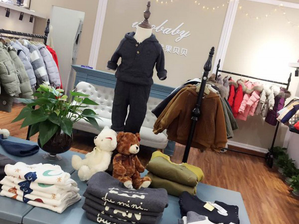 优果贝贝婴童装店铺展示