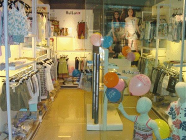 灰鹿时尚童装店铺展示