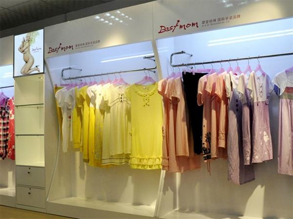 摩登妈咪亲子装店铺展示