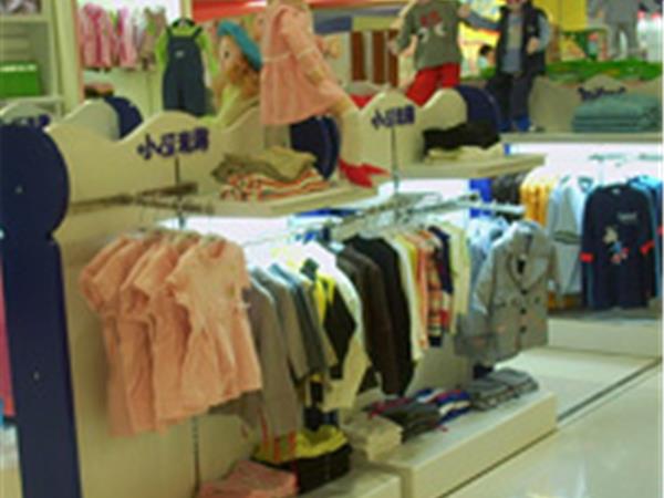 小可米露时尚童装店铺展示