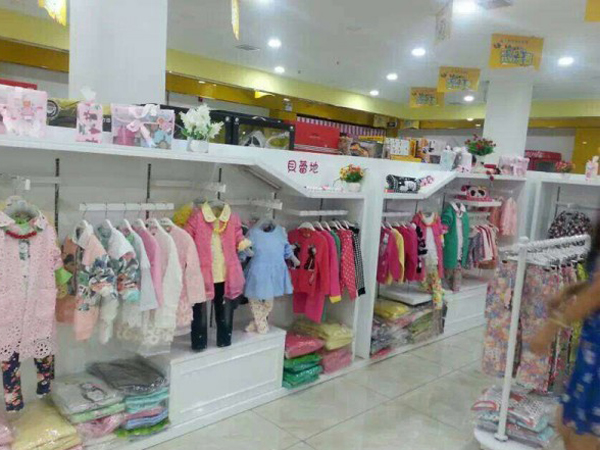 贝蕾地时尚童装店铺展示