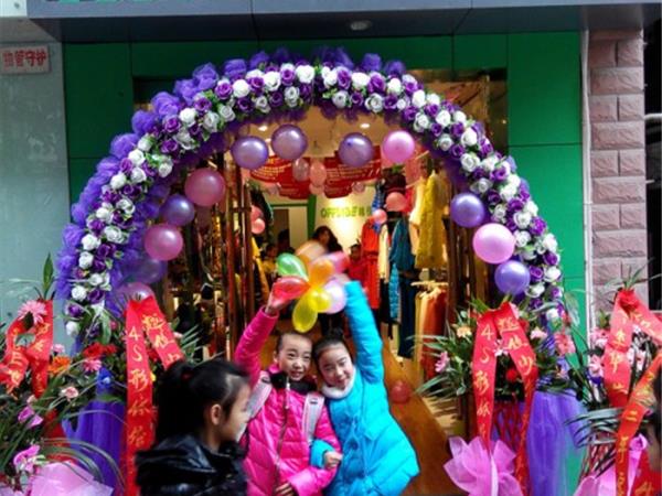 越位少年装青少年装店铺展示