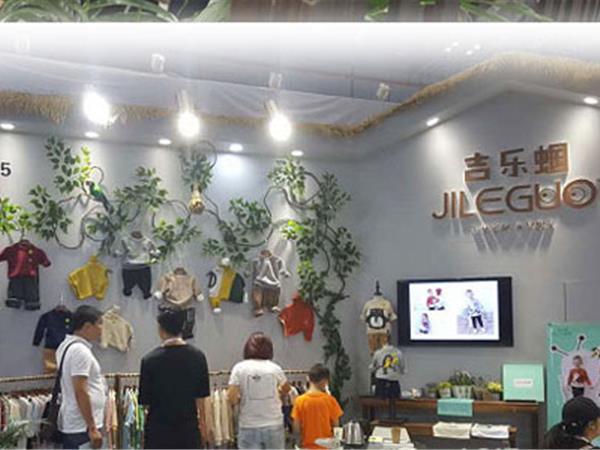 吉乐蝈时尚童装店铺展示
