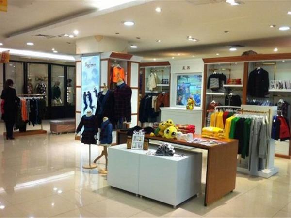 亲尚亲子装时尚童装店铺展示