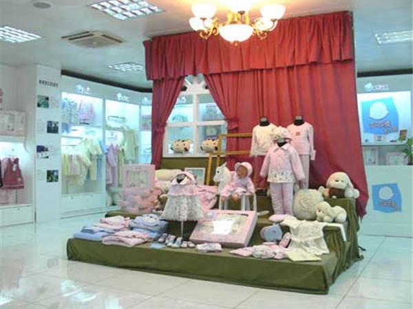菁菁宝贝时尚童装店铺展示