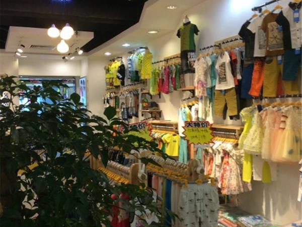 TONGCUIWU时尚童装店铺展示