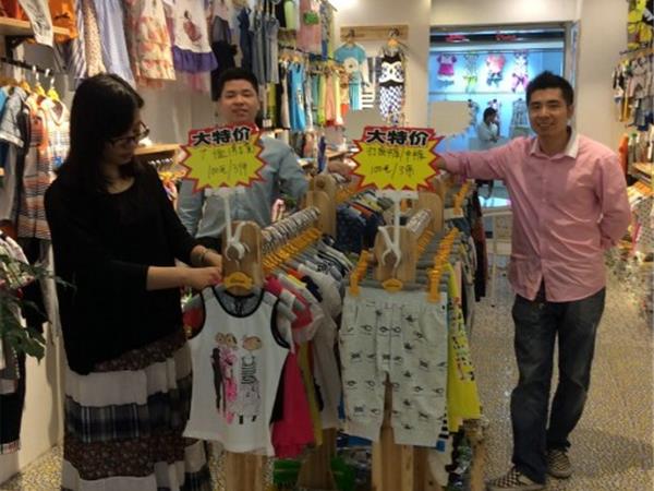 TONGCUIWU时尚童装店铺展示